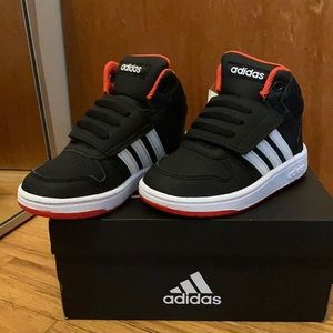 NWT adidas velcro kids 7 high tops Hoops